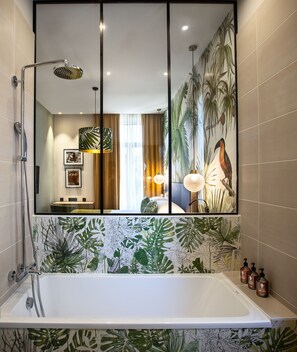 迷你吧、客房內保險箱、遮光布/窗簾、隔音