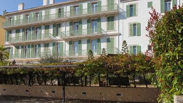 Self-parking (surcharge) 20 per day