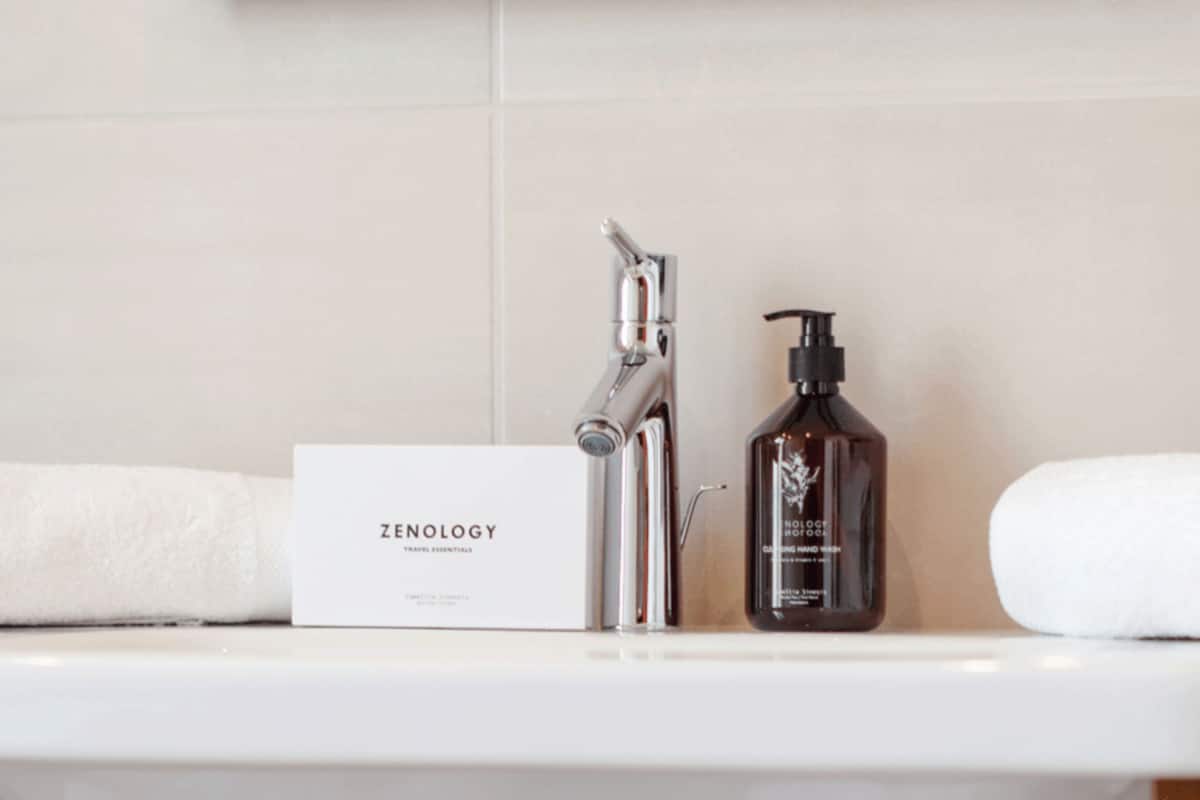 classic room (atelier) | bathroom | free toiletries, hair dryer, slippers, towels