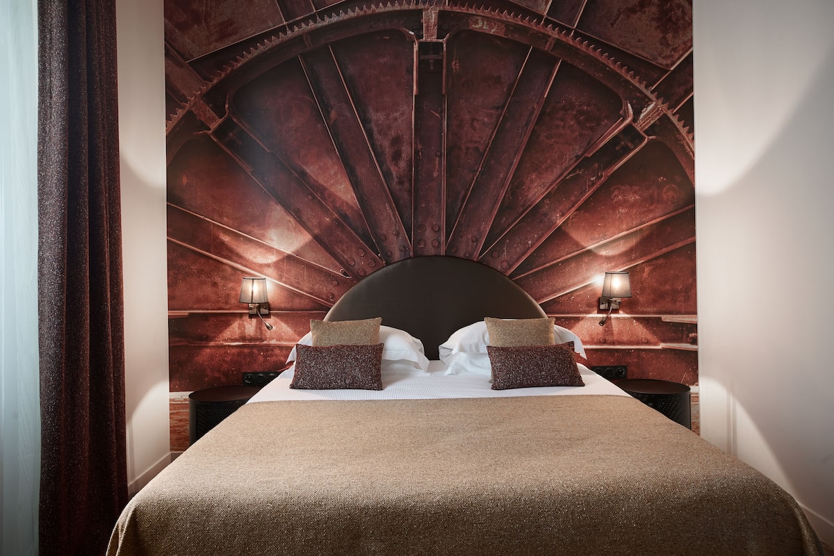 superior room (atelier) | minibar, in-room safe, blackout curtains, soundproofing