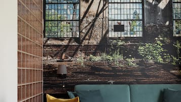 Suite (Atelier) | Minibar, in-room safe, blackout curtains, soundproofing