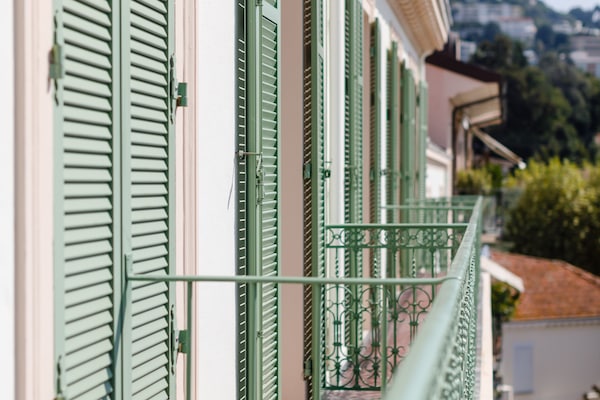 Minibar, coffres-forts dans les chambres, rideaux occultants