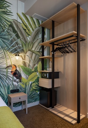 Superior Room, Balcony | Minibar, in-room safe, blackout curtains, soundproofing - Hotel Verlaine (Cannes)