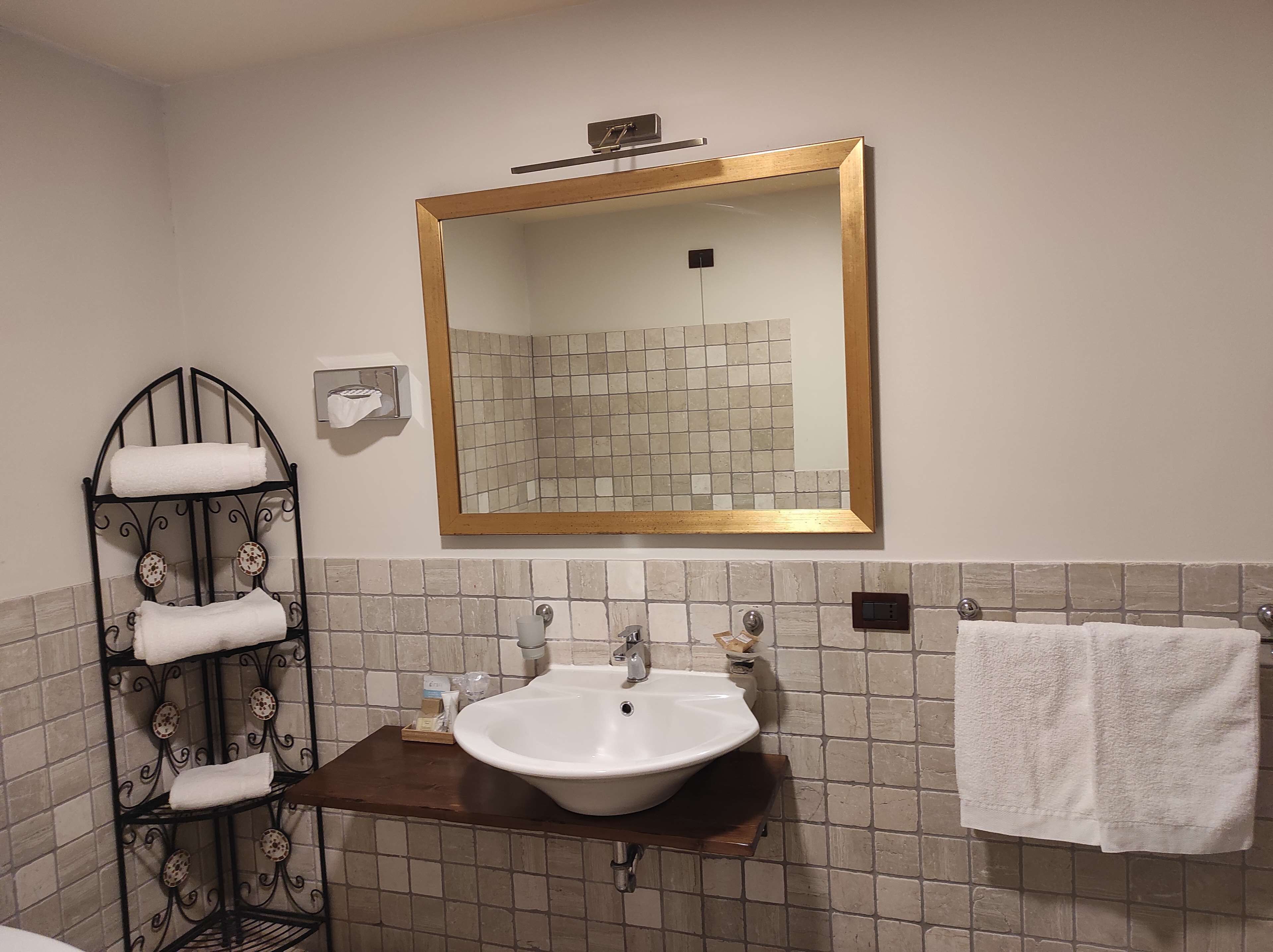 junior suite, multiple beds, jetted tub | bathroom | free toiletries, hair dryer, bidet, towels