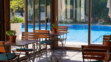 Piscine extérieure (ouverte en saison)