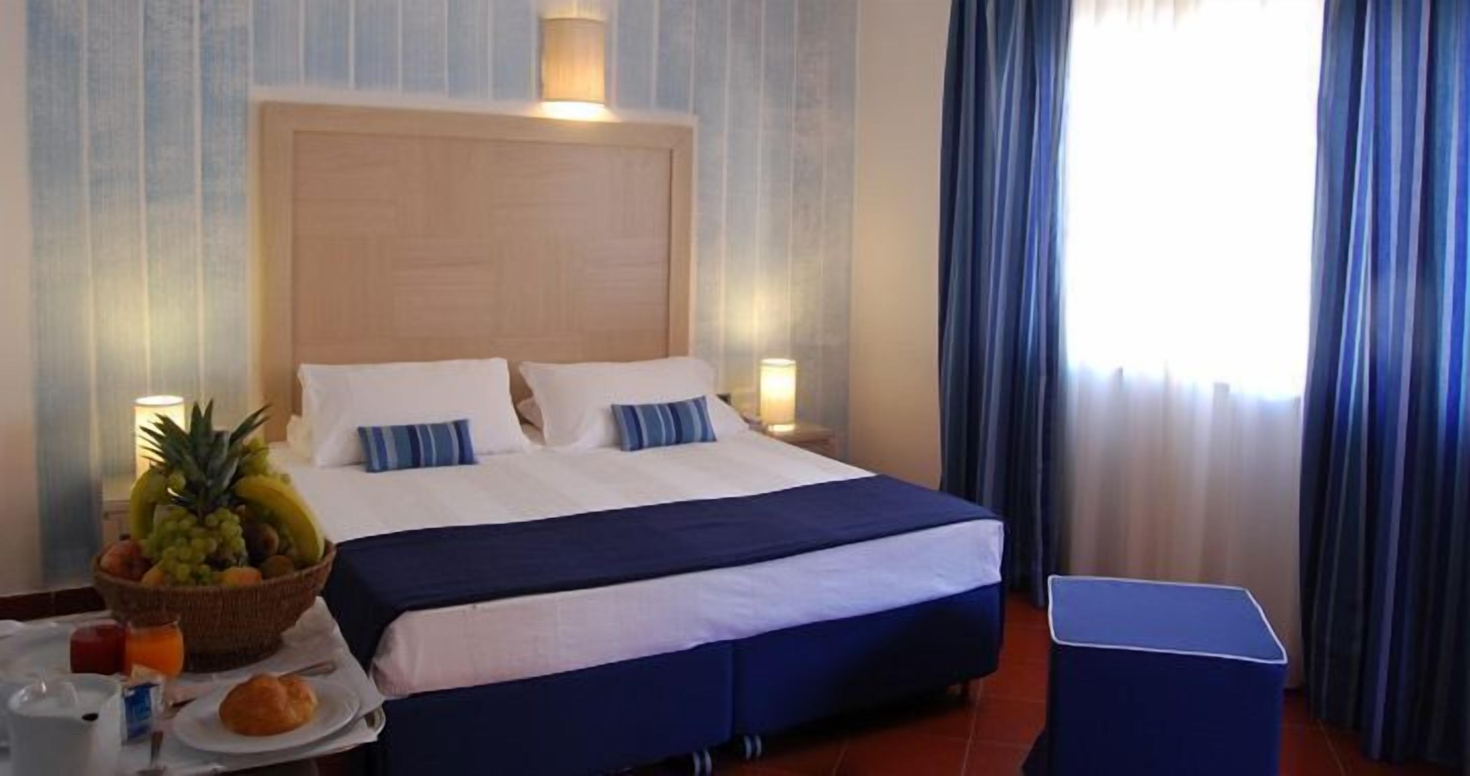 Standard Double Room | Minibar, in-room safe, desk, cribs/infant beds