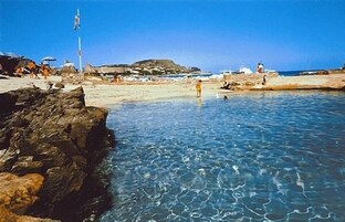 Beach nearby, free beach shuttle, beach towels, beach bar