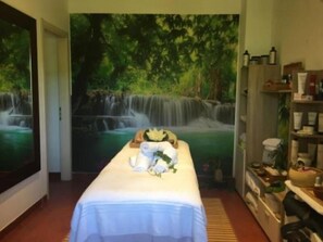 Djupmassage, sportmassage, ansiktsbehandlingar och manikyr och pedikyr