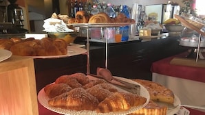 Breakfast, lunch and dinner served - Hotel Cala Rosa (Stintino)