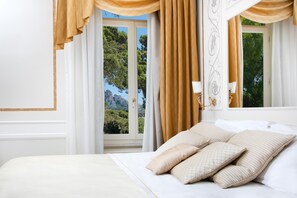 Deluxe Double Room, Jetted Tub, Sea View (Fersen) | Minibar, in-room safe, desk, soundproofing - Luxury Villa Excelsior Parco (Capri)
