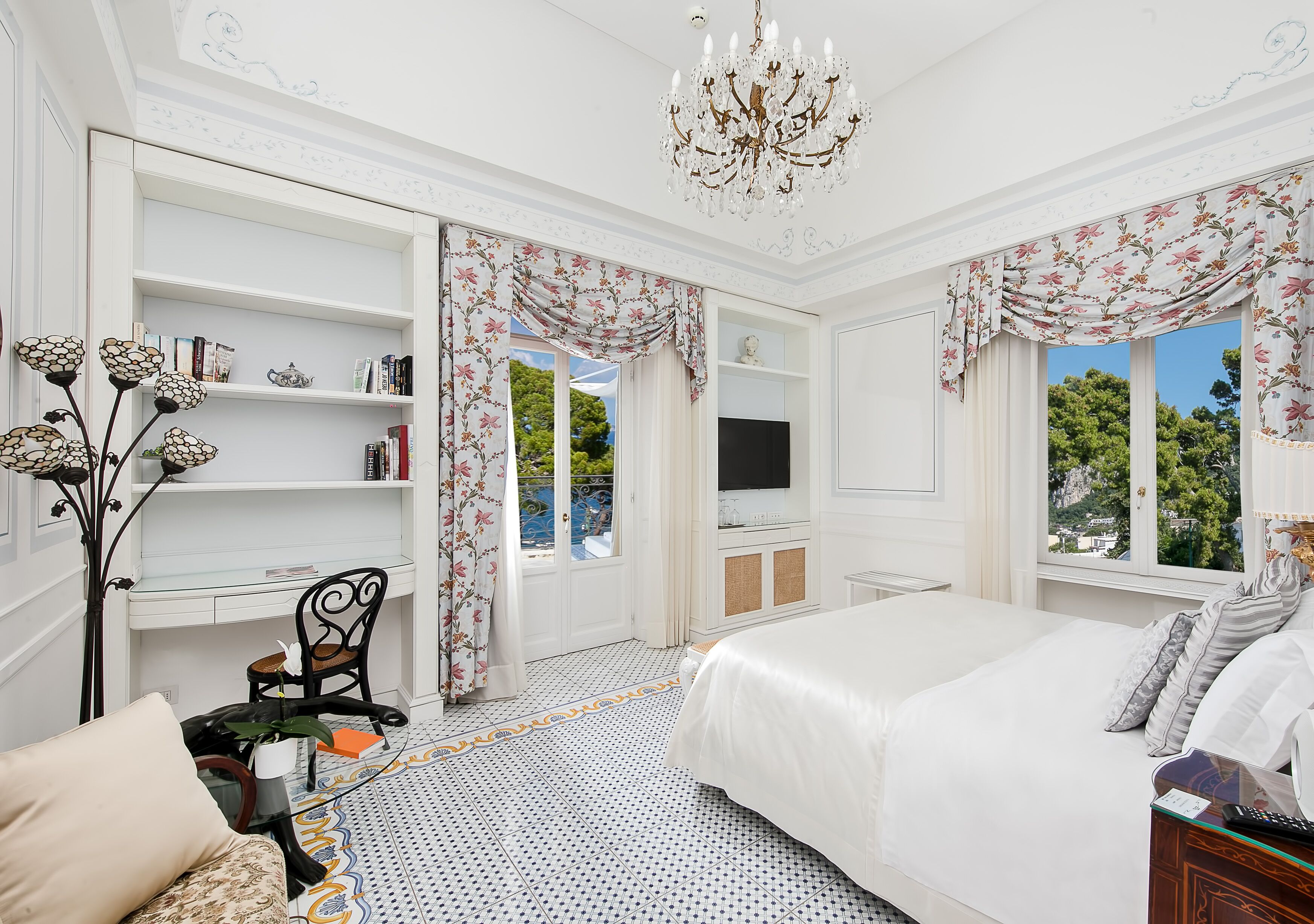 executive double or twin room, 1 bedroom, jetted tub, sea view | 1 bedroom, minibar, in-room safe, desk