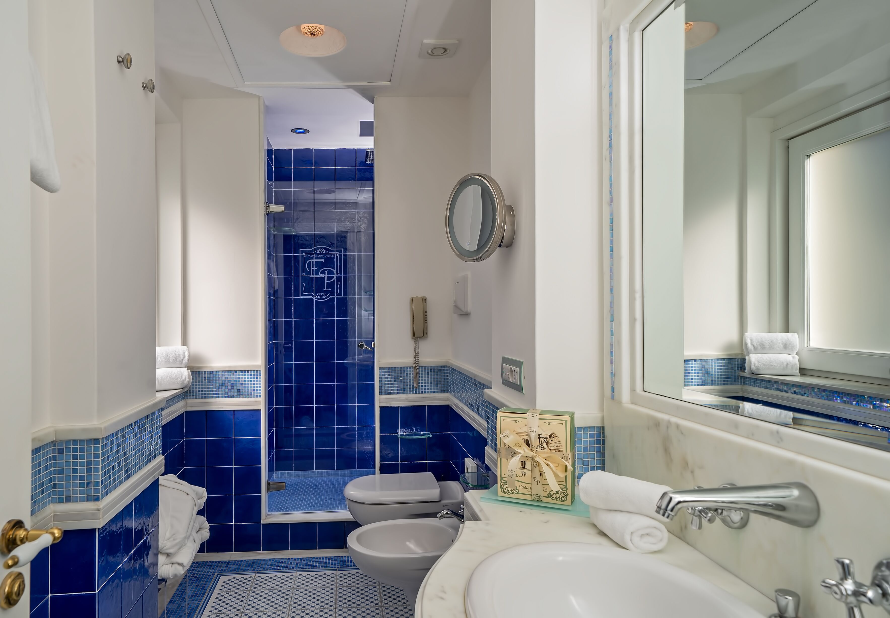 deluxe double room, terrace, sea view | bathroom | shower, free toiletries, hair dryer, bathrobes