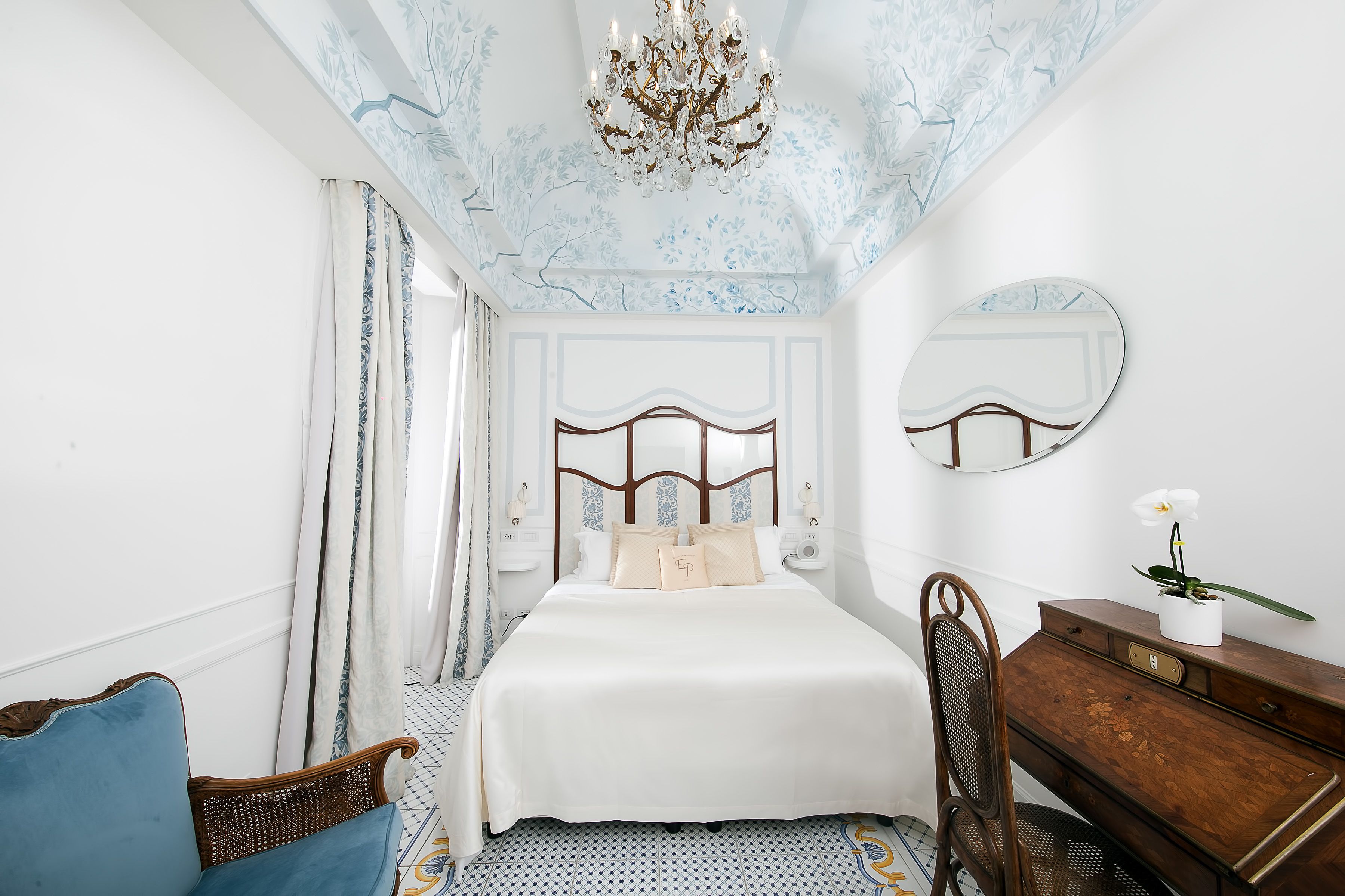 deluxe double or twin room, jetted tub, sea view | 1 bedroom, minibar, in-room safe, desk