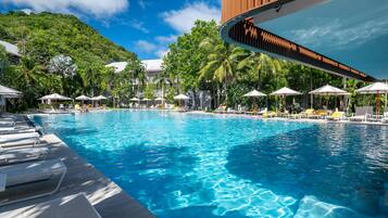 3 outdoor pools, pool umbrellas, sun loungers