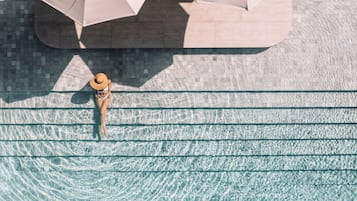 3 outdoor pools, pool umbrellas, pool loungers