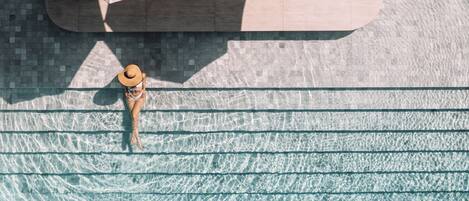 3 outdoor pools, pool umbrellas, sun loungers