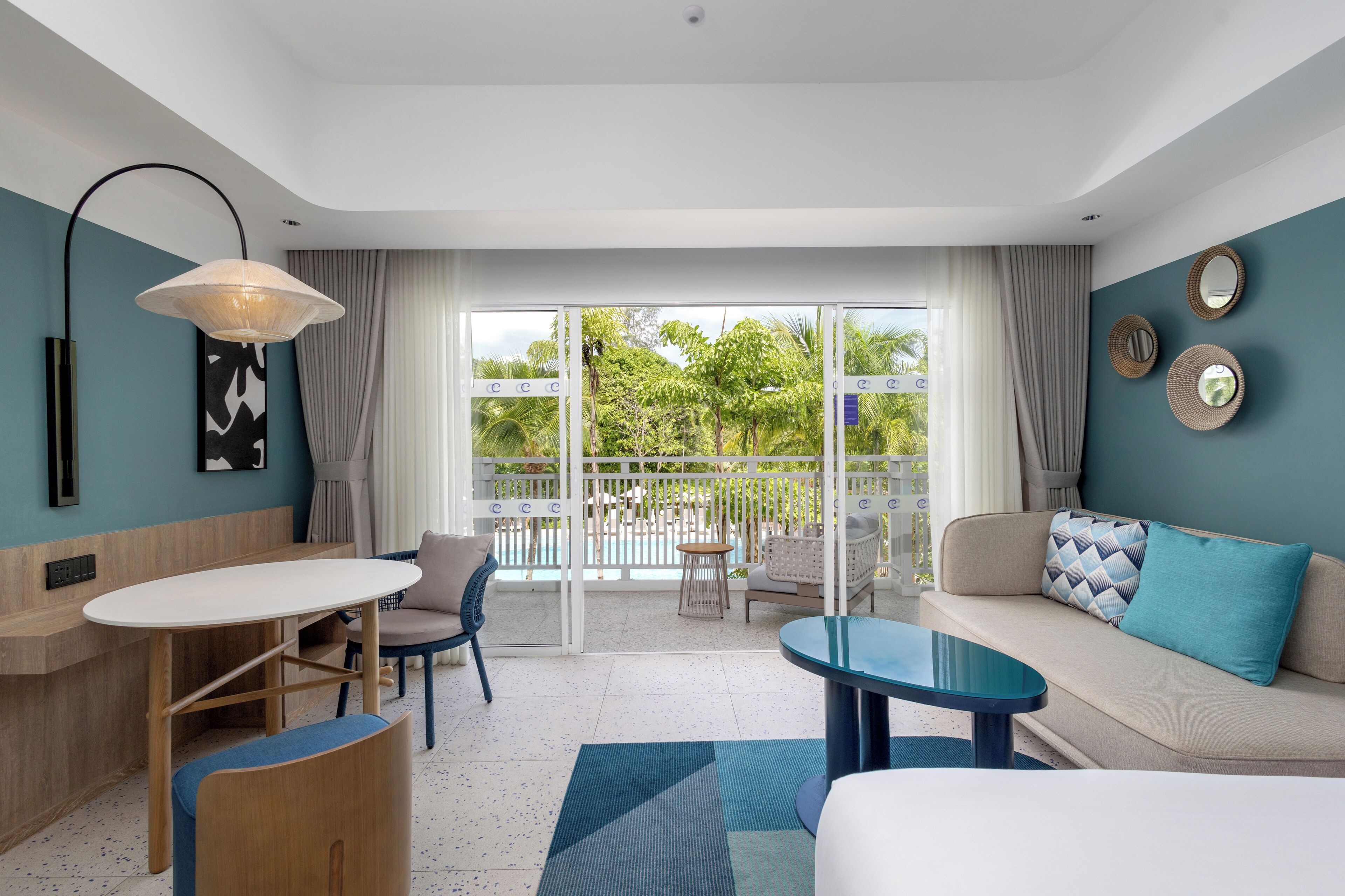 Premium Room, 1 King Bed, Pool View (Deluxe)