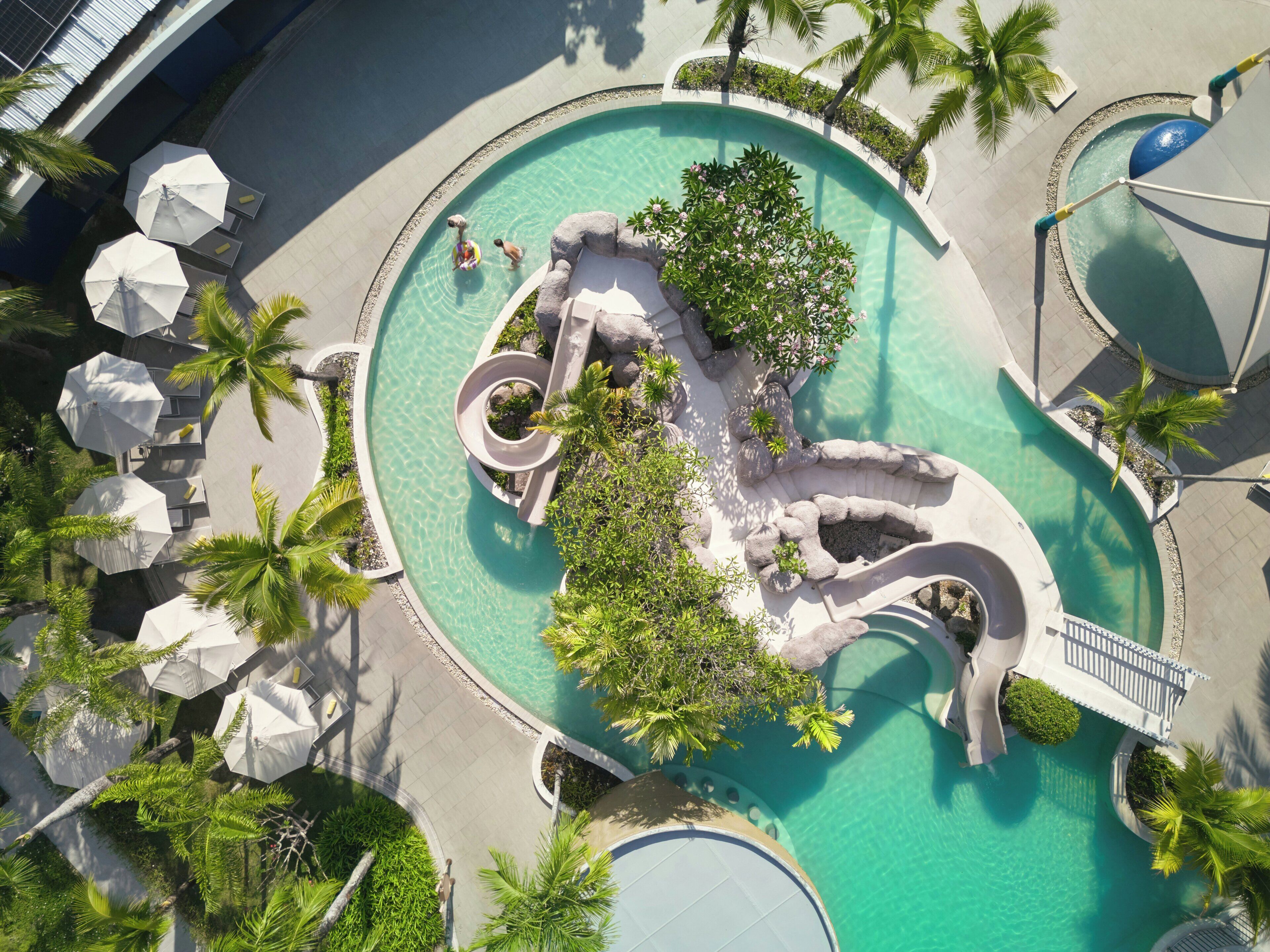Bar en bord de piscine