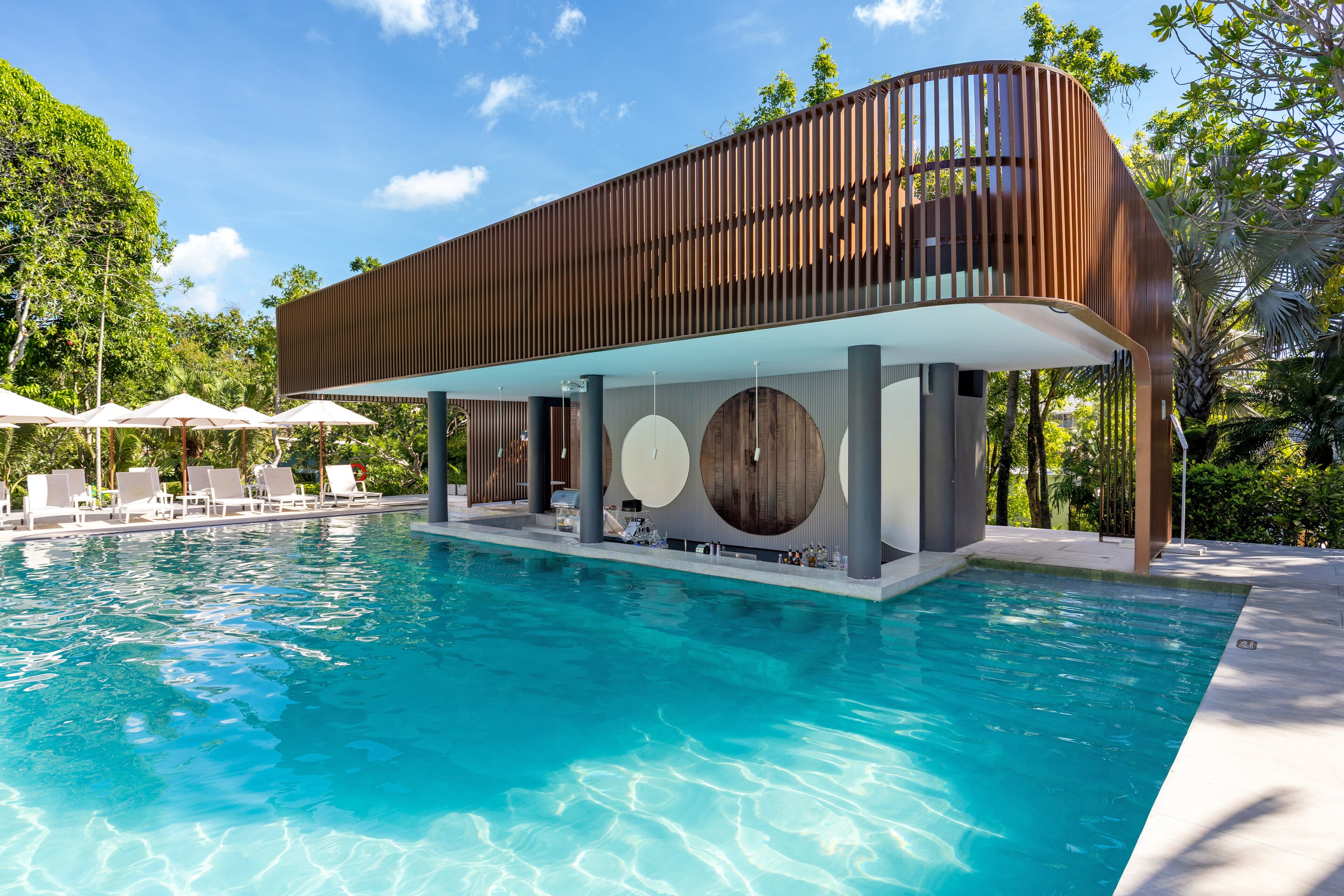 3 outdoor pools, pool umbrellas, sun loungers