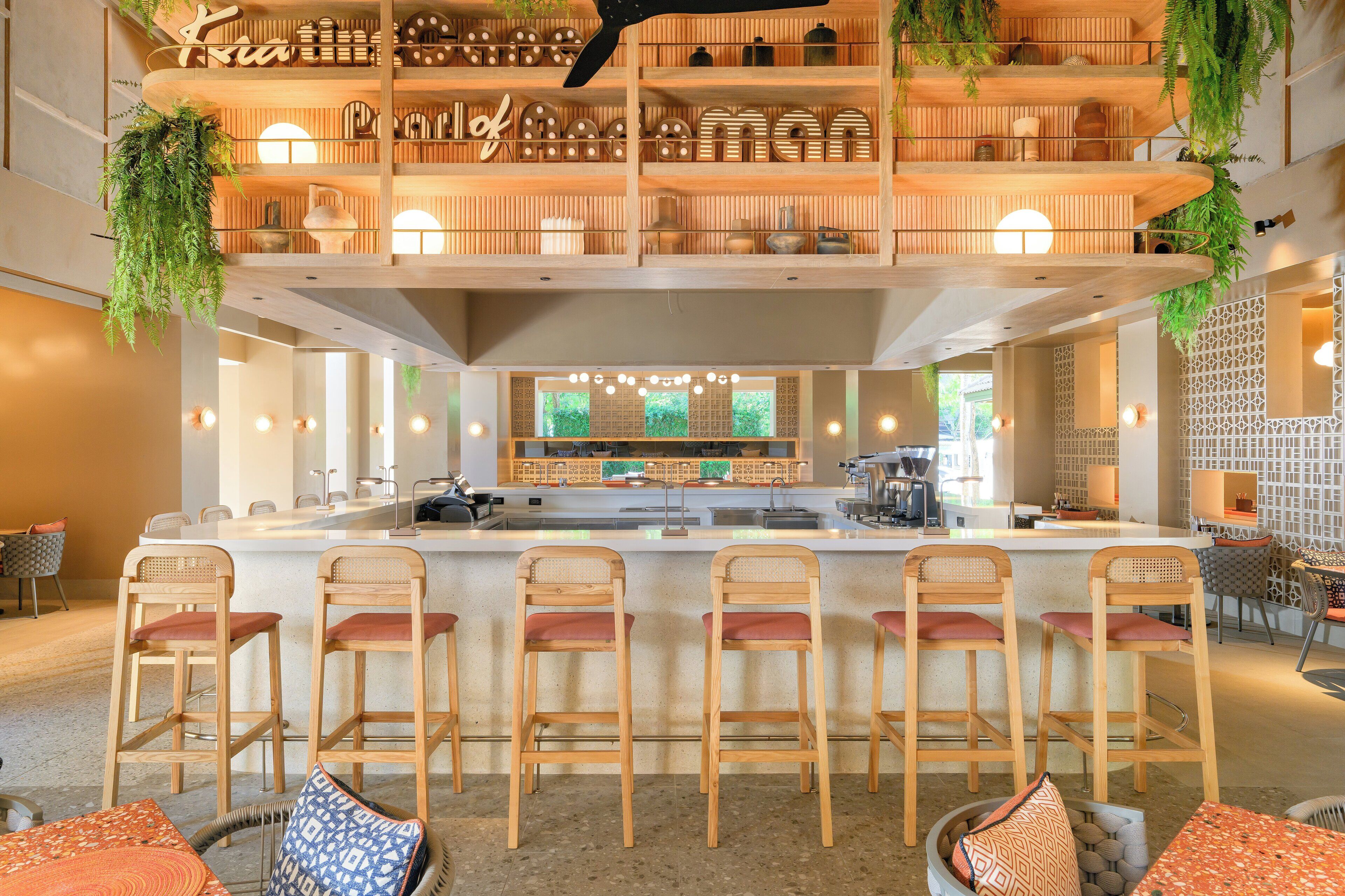 2 restaurants, breakfast, lunch, dinner served; international cuisine