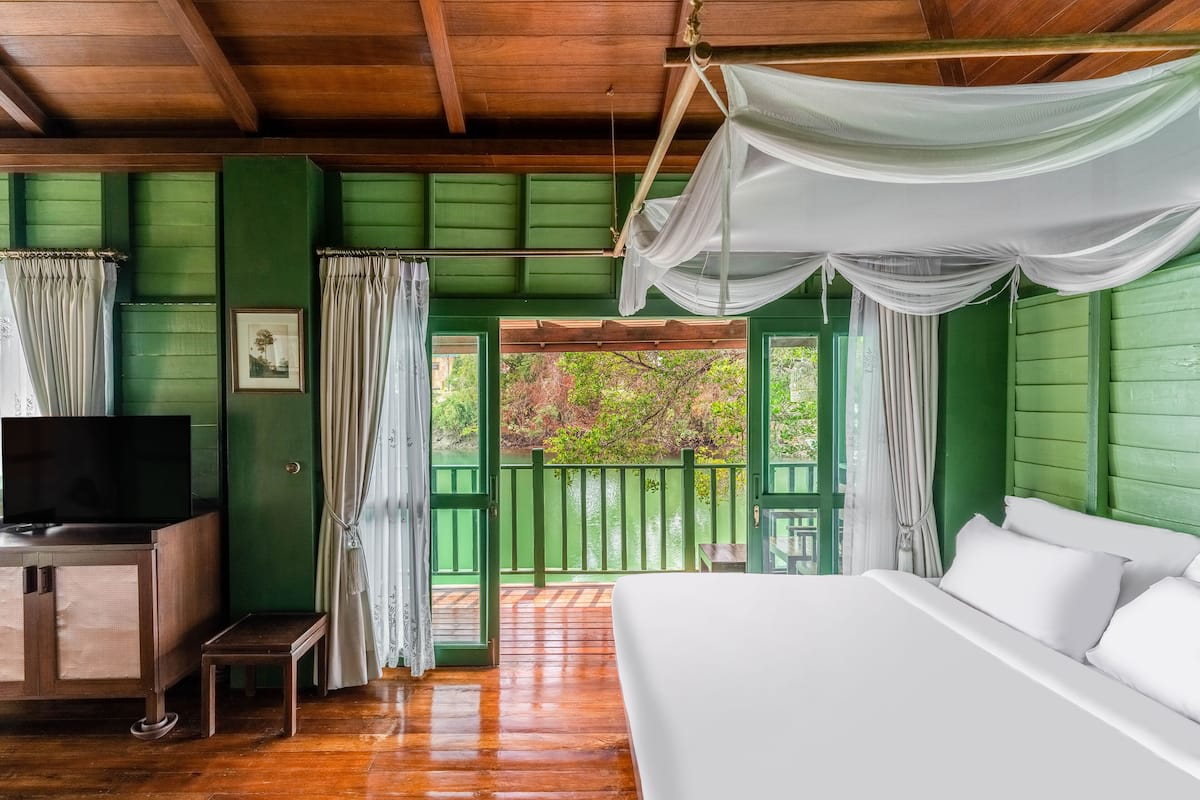 Vintage River Villa with Plunge Pool | 1 間睡房、高級寢具、房內夾萬、書桌