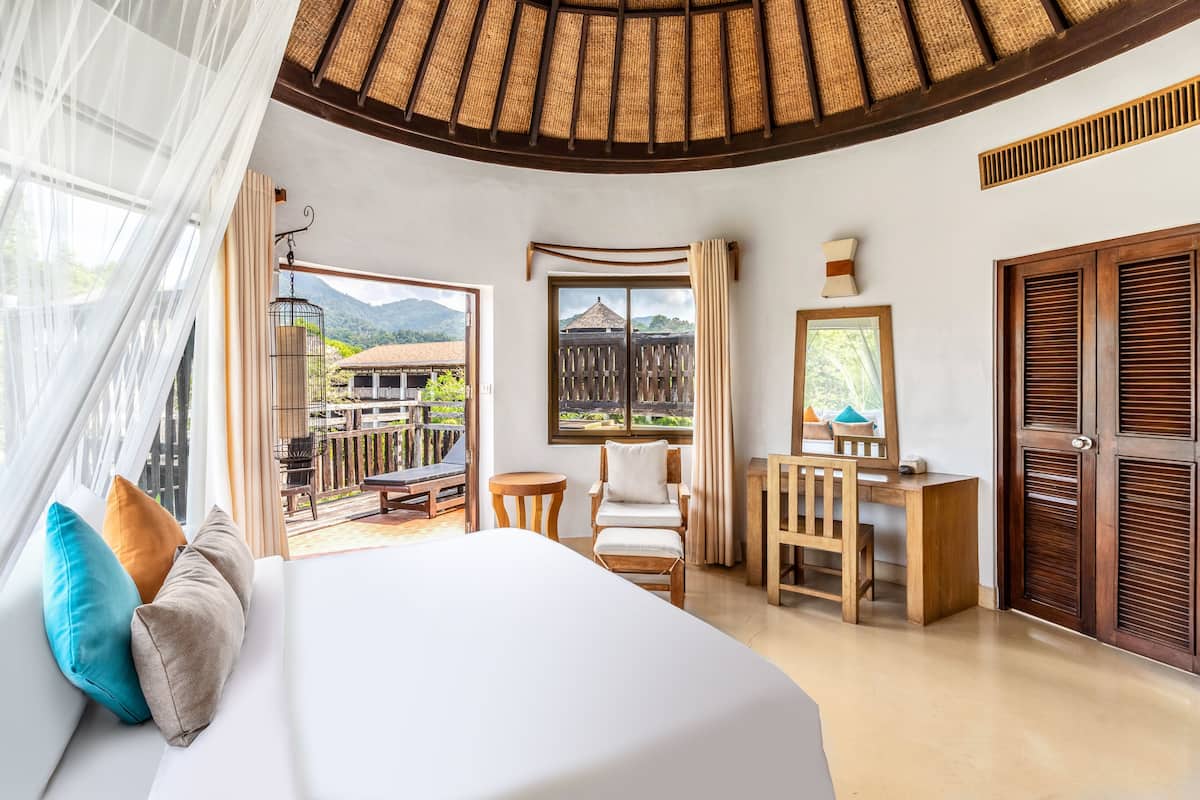 AANA Top View with Plunge Pool | 1 間睡房、高級寢具、房內夾萬、書桌