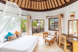 AANA Top View with Plunge Pool | 1 makuuhuone, ylelliset vuodevaatteet, tallelokero huoneessa, työpöytä