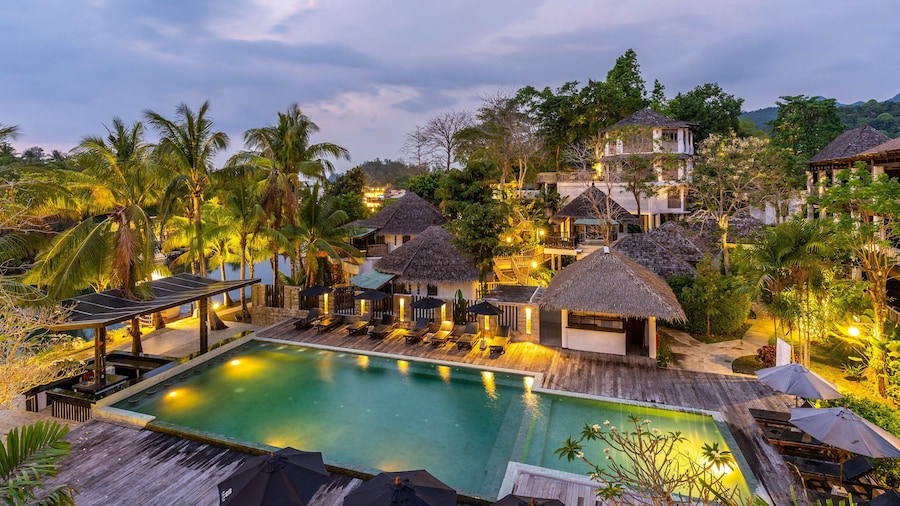 Aana Resort & Spa