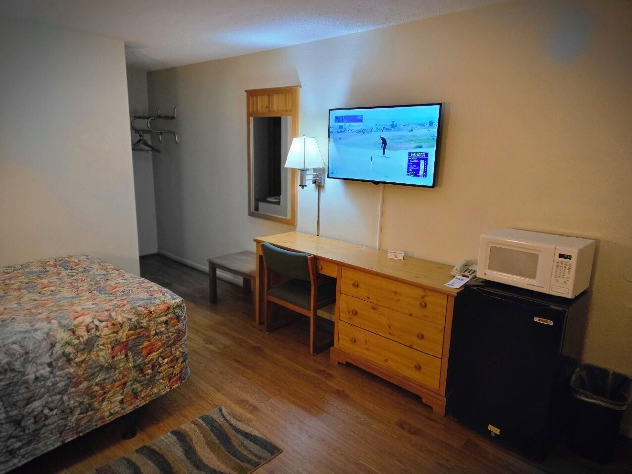 Berços grátis, Wi-Fi de cortesia, roupa de cama