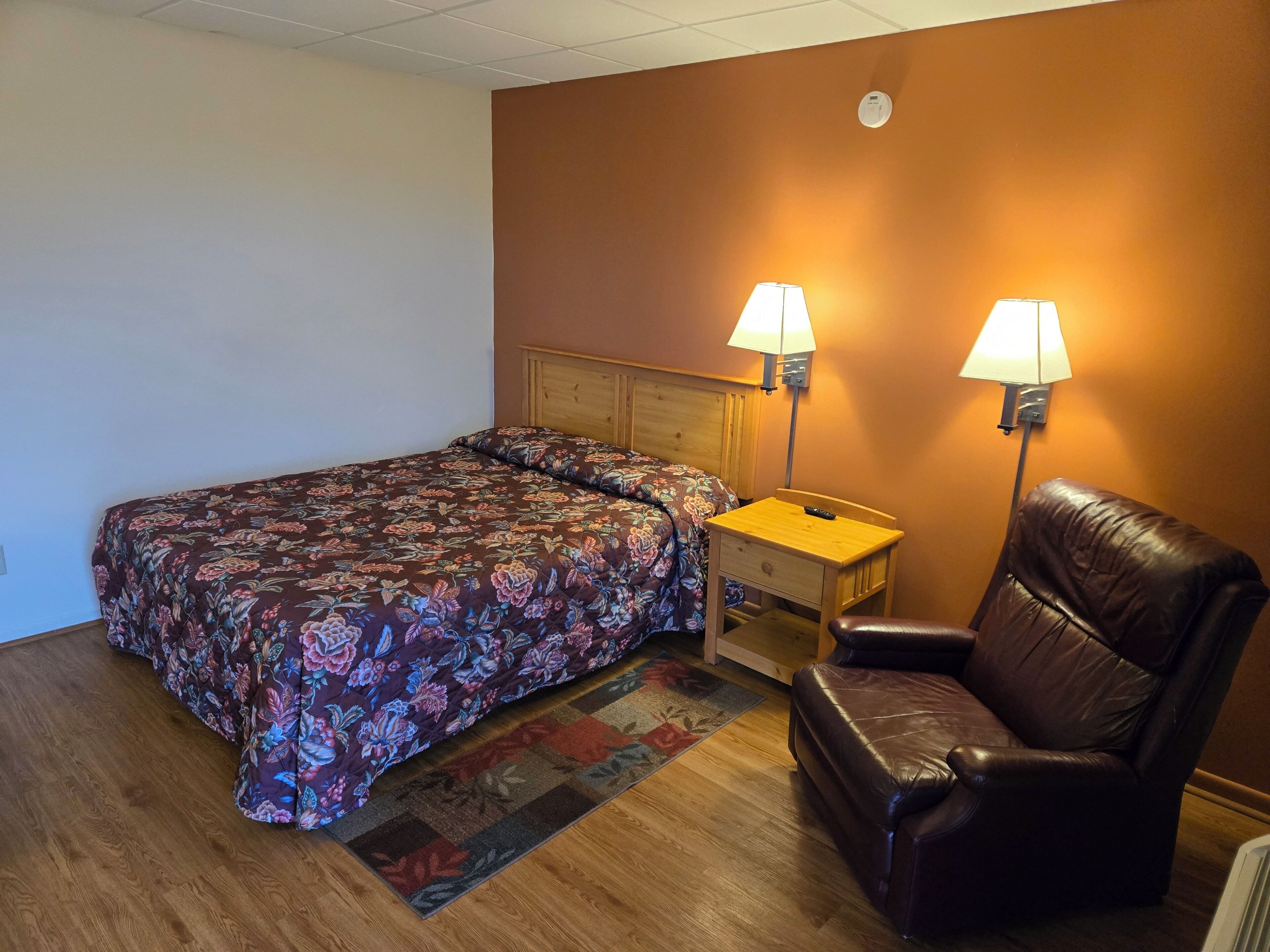 Rom – standard, 1 queensize-seng | Barnesenger (inkludert), wi-fi (inkludert) og sengetøy