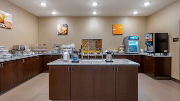 含每日吃到飽早餐