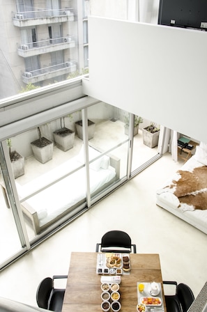 高級寢具、迷你吧、房內夾萬、獨特設計