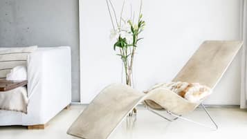 Deluxe Suite | Living area | Smart TV