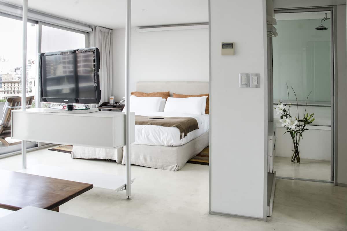 1 bedroom, premium bedding, minibar, in-room safe