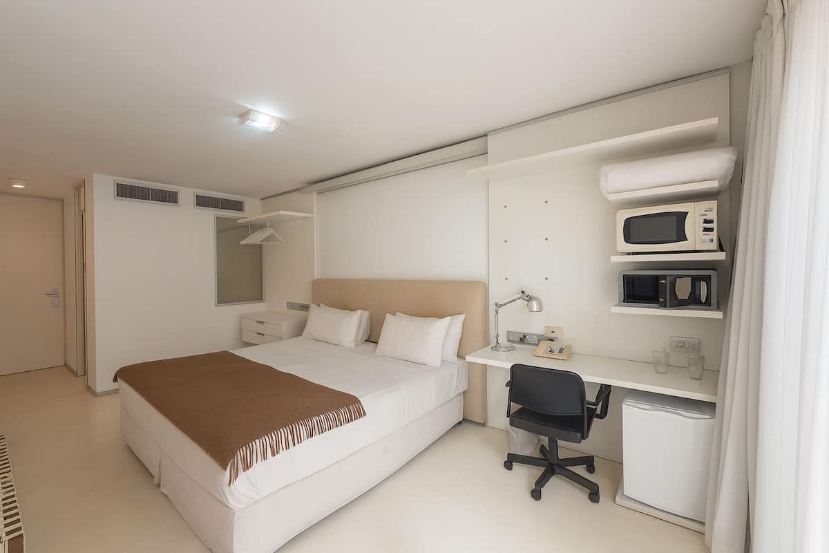 Phòng Suite Executive | Bộ đồ giường cao cấp, minibar, két bảo mật tại phòng, bàn 