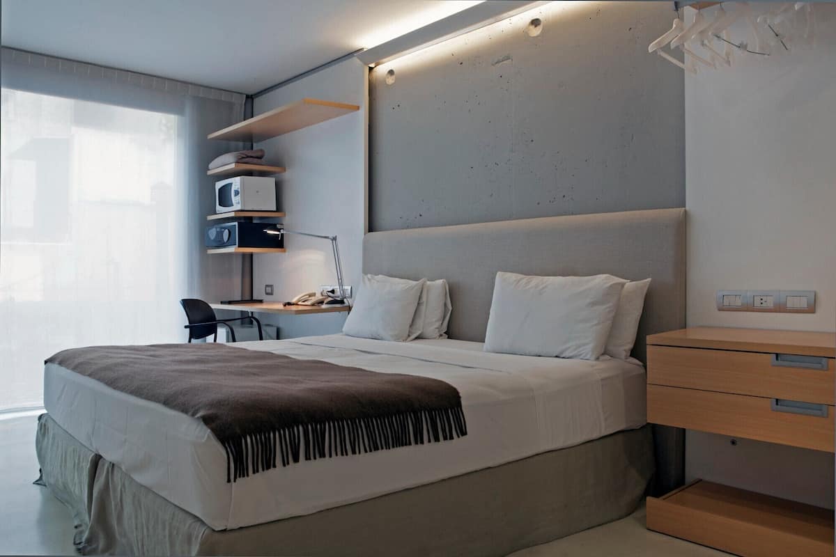 1 bedroom, premium bedding, minibar, in-room safe