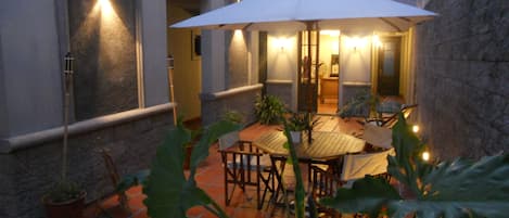 Tempat makan outdoor