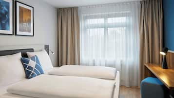 Standardzimmer, 1 King-Bett, Gartenblick | Zimmersafe, Schreibtisch, schallisolierte Zimmer, kostenlose Babybetten