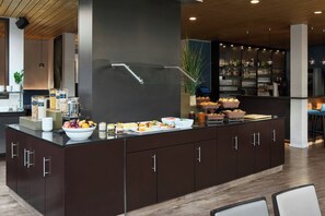 Serveert ontbijt en diner