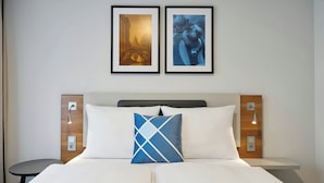 Rom – standard, 1 queensize-seng, hageutsikt | Safe på rommet, skrivebord, lydisolert og barnesenger (inkludert)