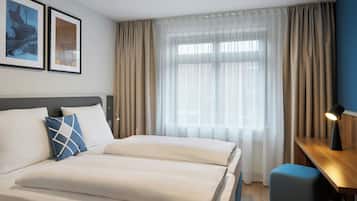 Standardzimmer, 1 King-Bett, Gartenblick | Zimmersafe, Schreibtisch, schallisolierte Zimmer, kostenlose Babybetten