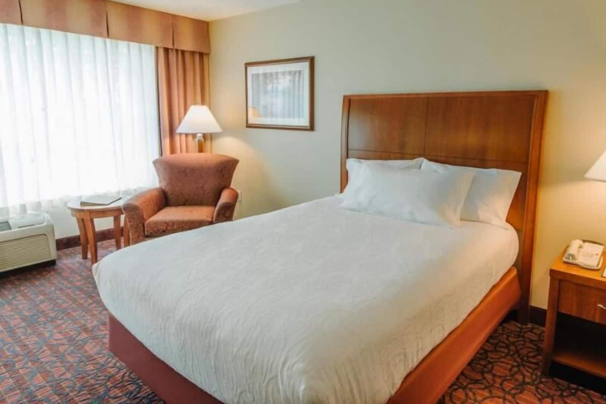 In-room safe, individually furnished, desk, laptop workspace