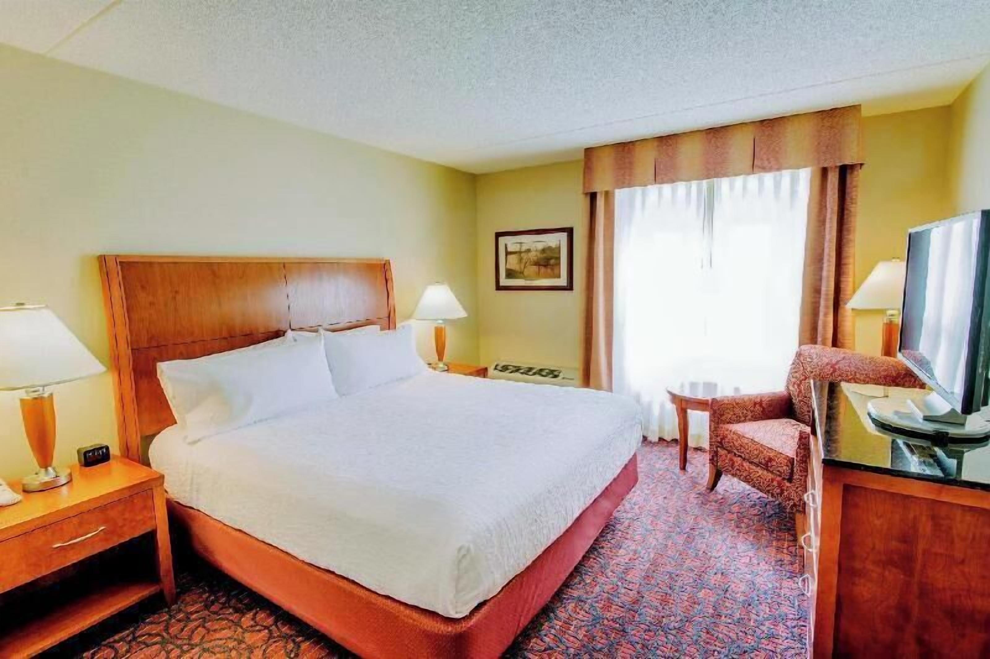 In-room safe, individually furnished, desk, laptop workspace
