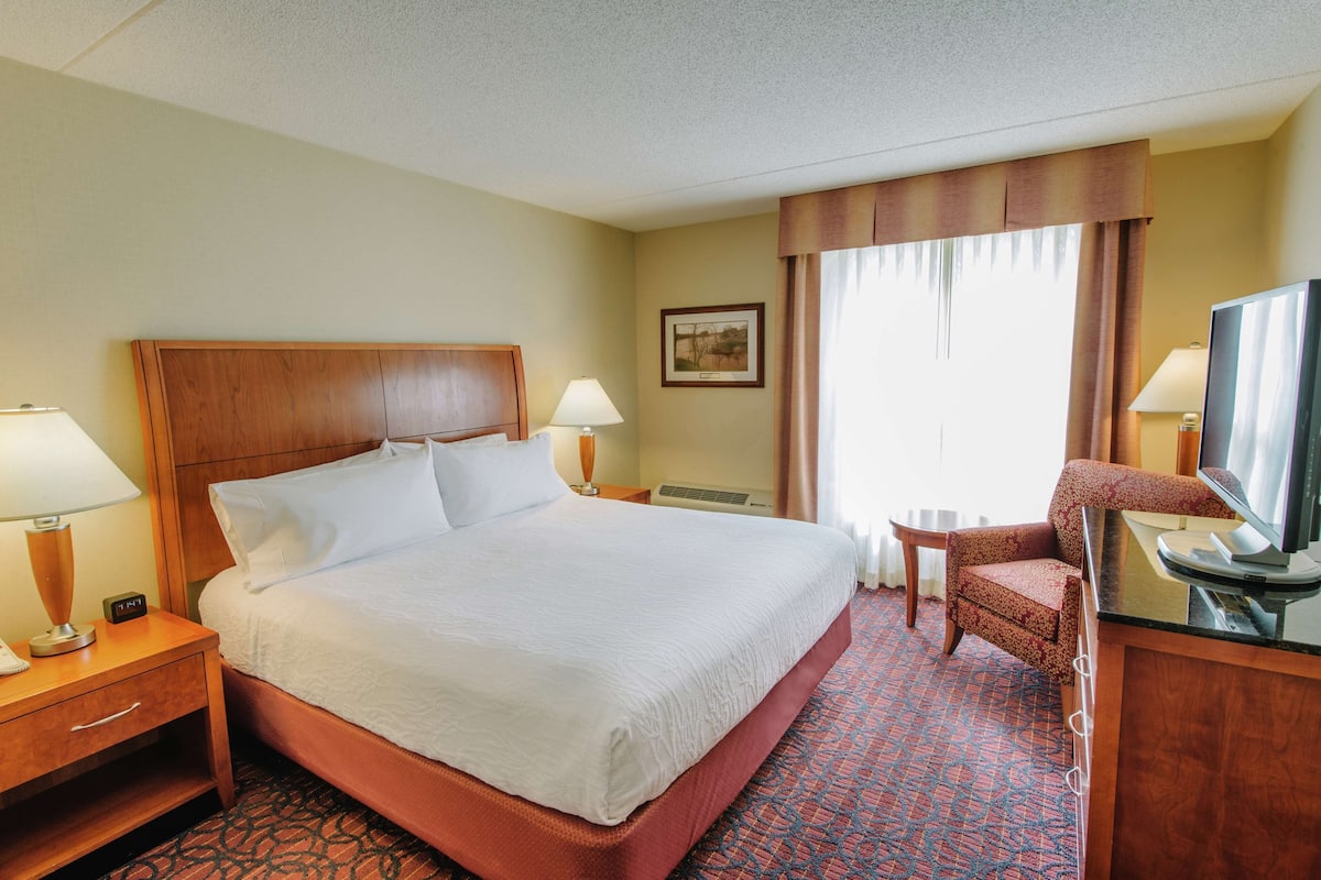 In-room safe, desk, laptop workspace, blackout drapes