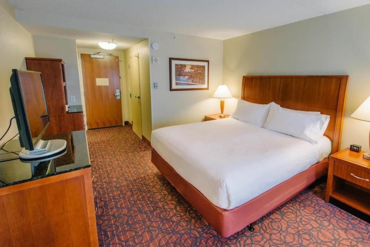 In-room safe, individually furnished, desk, laptop workspace