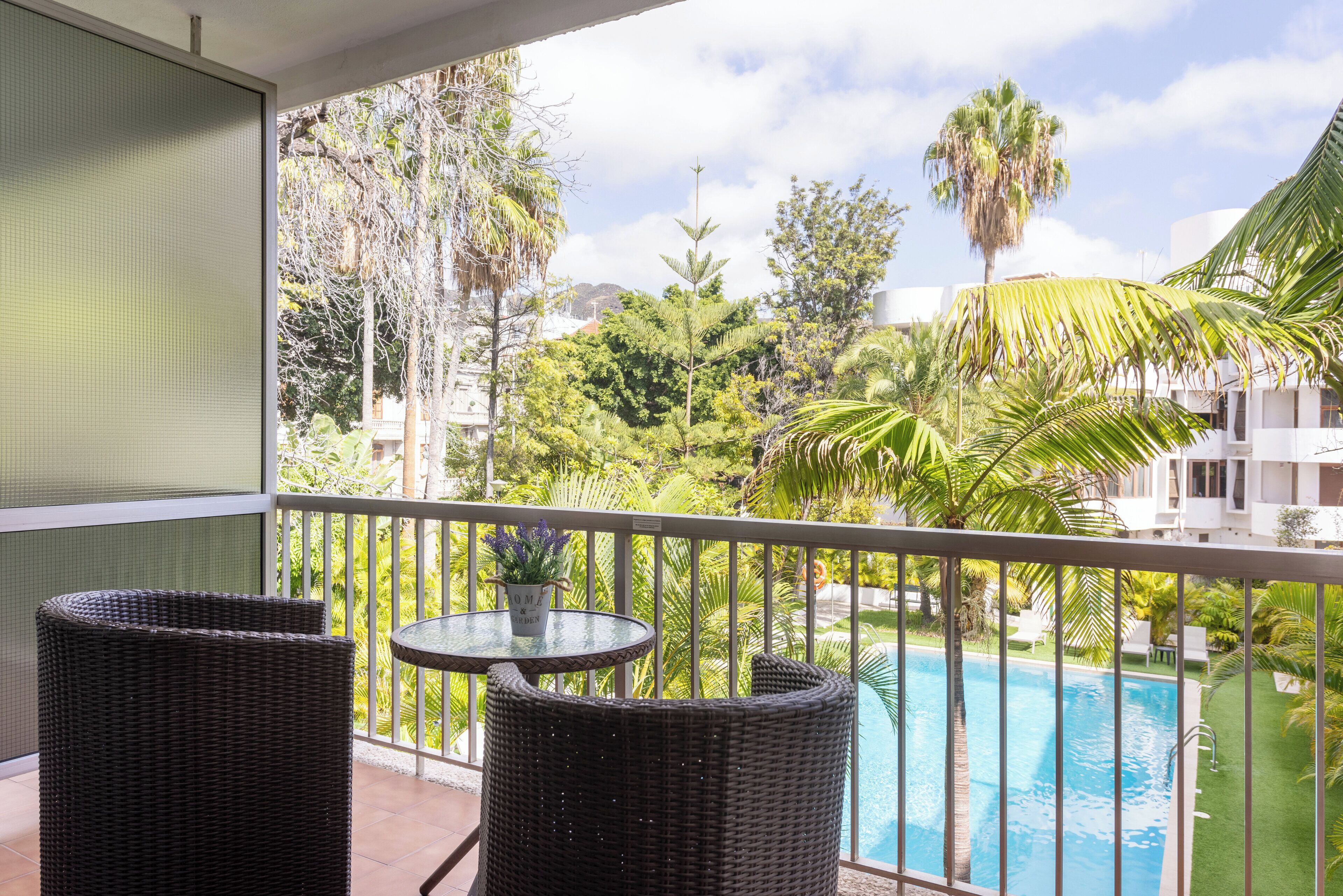 Comfort tweepersoonskamer, voor 1 persoon, balkon, uitzicht op zwembad | Balkon