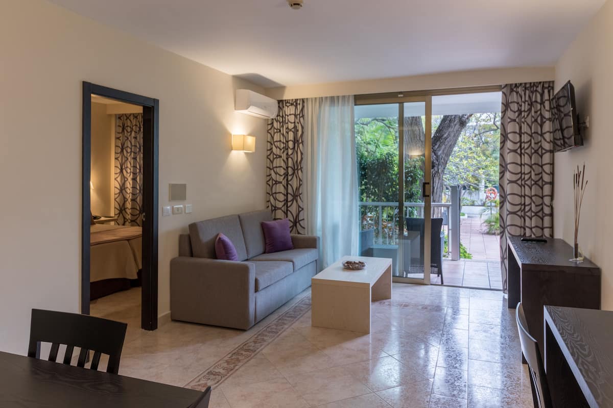 Family Room | Down comforters, pillowtop beds, minibar, in-room safe