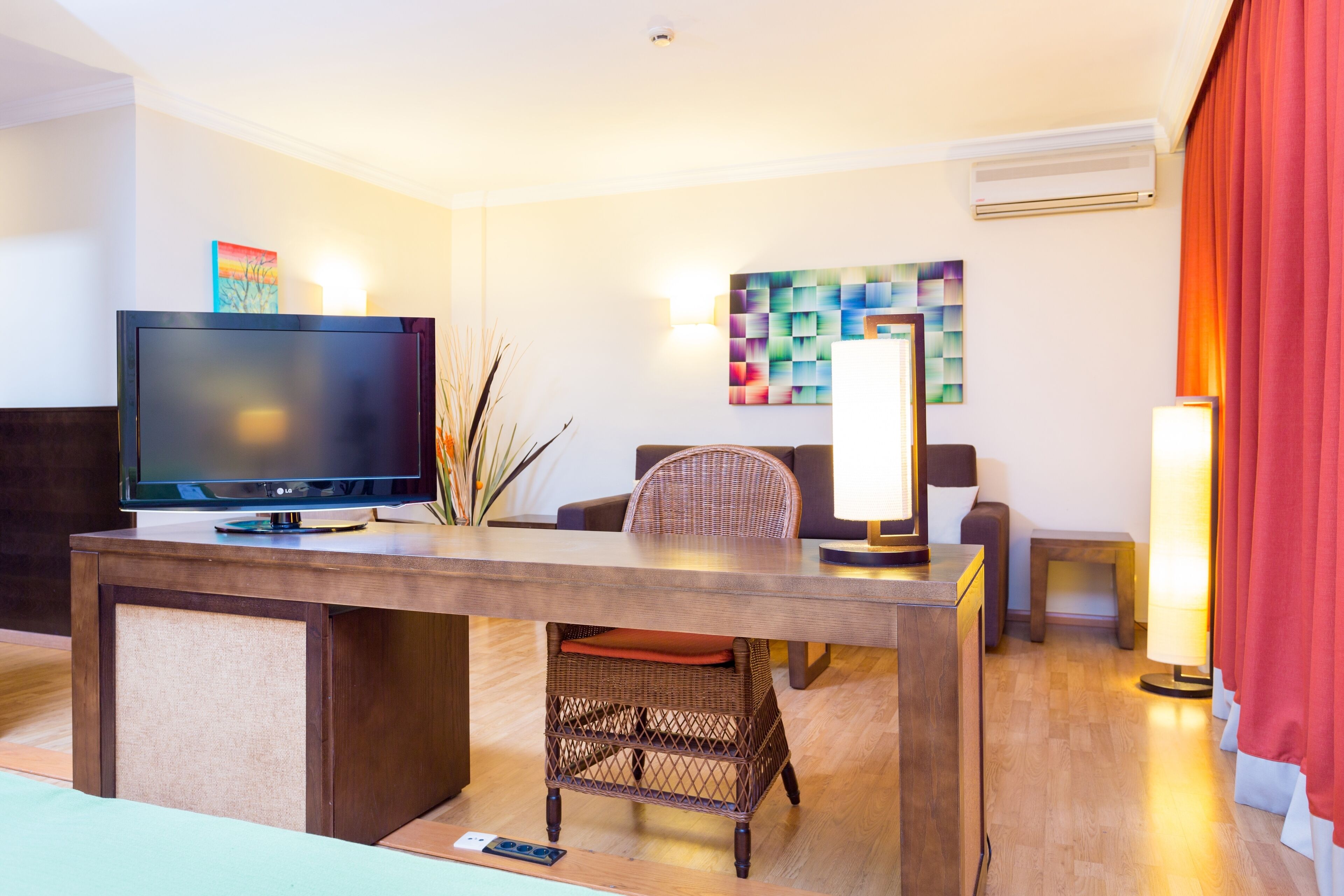 1 bedroom, down duvets, pillow-top beds, minibar