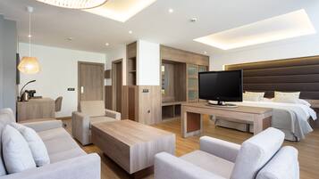 Down comforters, pillowtop beds, minibar, in-room safe