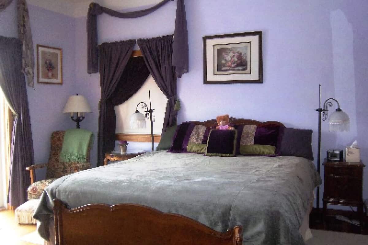 华丽三人房, 独立浴室 (Amethyst Room) | 高档床上用品、特色装修、特色家居、办公桌